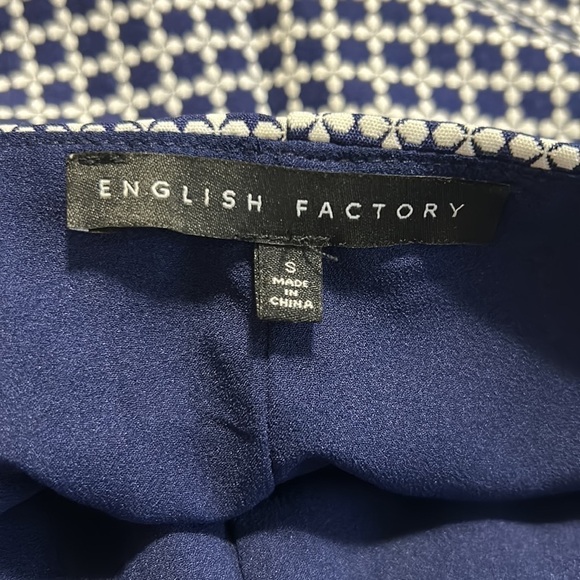 TUCKERNUCK ENGLISH FACTORY Navy Blue White Scalloped Hem Short Sz S - Picture 7 of 10